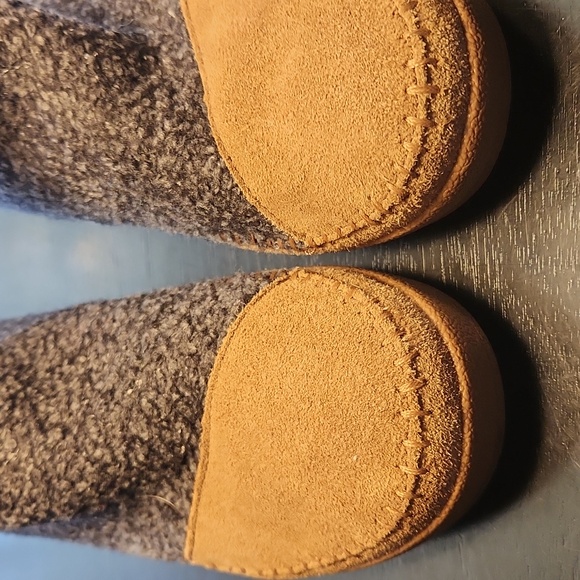 Unworn EUC Toms NEPAL Tan Suede Base With Multicolored Upper. Flat Rubber Sole - Picture 5 of 8